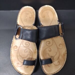 - BORN - WOMEN BLACK  LEATHER SANDALS SIZE : 8